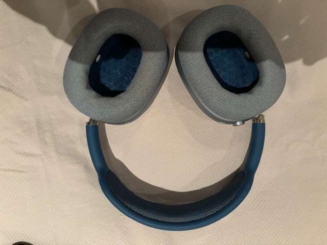 Apple AirPods Max Sky Blue - 9/10 in Condition