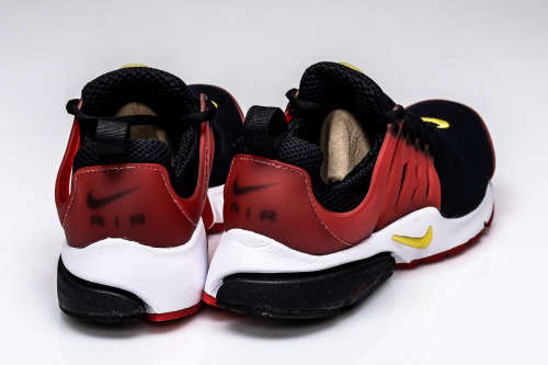Mens Cool Red & Black   NIKE AIR PRESTO   ( UK 7 )  ( SA 7 )