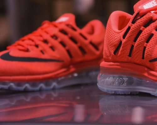 Mens Cool Orange  NIKE AIRMAX   ( UK 8.5 )  ( SA 8.5 )
