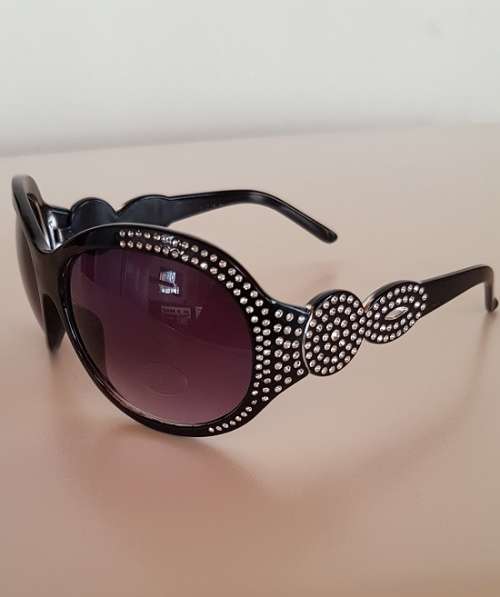 Ladies Stunning  LV  Style Bling Sunglasses ( Black )
