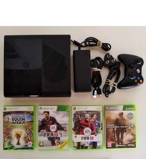 Microsoft Xbox 360  4GB Console with 4 Games  | Excellent Condition