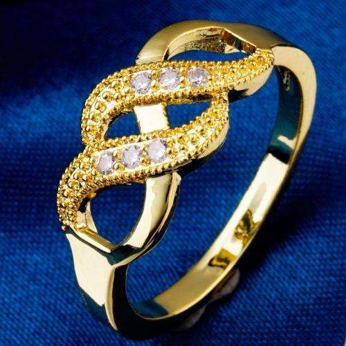 Ladies Stunning 18K Yellow Gold Filled Ring with White Sapphires (Size 7)