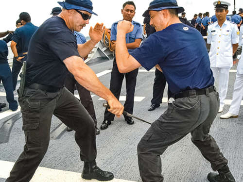 Heavy Duty Professional Titanium Expandable Spring Baton for Self-Defense and Personal Security