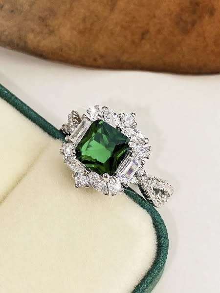Stunning  Green Emerald & Rhinestone Silver Filled Ring