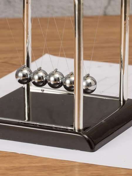 Fascinating Newton`s Cradle Stress Relieving Kinetic Energy Balance Balls