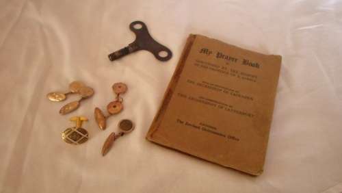 SOME OLD VINTAGE ITEMS 9 MY PRARE BOOK 1944 +OLD CLOCK KEY +SOME CUFFLINKS