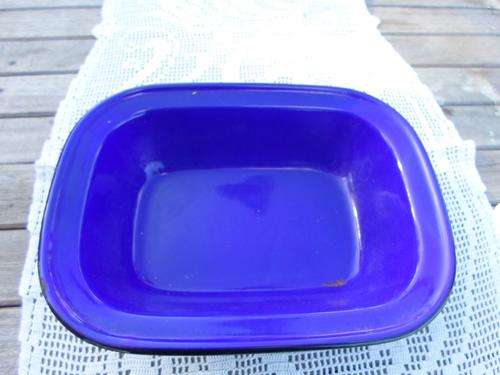 VINTAGE ENAMEL!!!!!!GREAT FOR THAT COUNTRY KITCHEN LOOK!!!! VERY COLLECTABLE