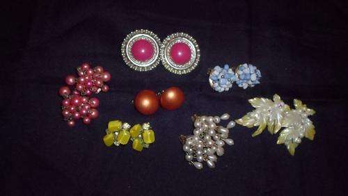 WOW !!!! 7 PAIRS OF VINTAGE CLIP ON EARINGS