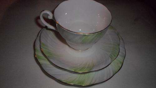 BEAUTIFUL PORCELAIN TRIO ( ROYAL STANDARD )