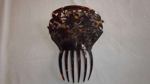 A FINELY CARVED FAUX TORTOISESHELL MID VICTORIAN HAIR COMB