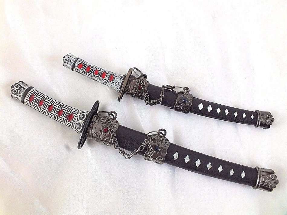 Classic Mini Japanese SAMURAI NINJA SABRE Katana Steel Metal Sword Set with Stand - Black