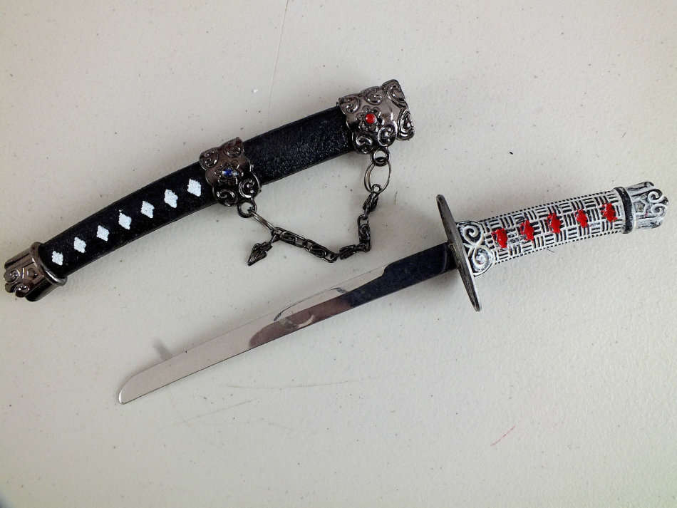 Classic Mini Japanese SAMURAI NINJA SABRE Katana Steel Metal Sword Set with Stand - Black