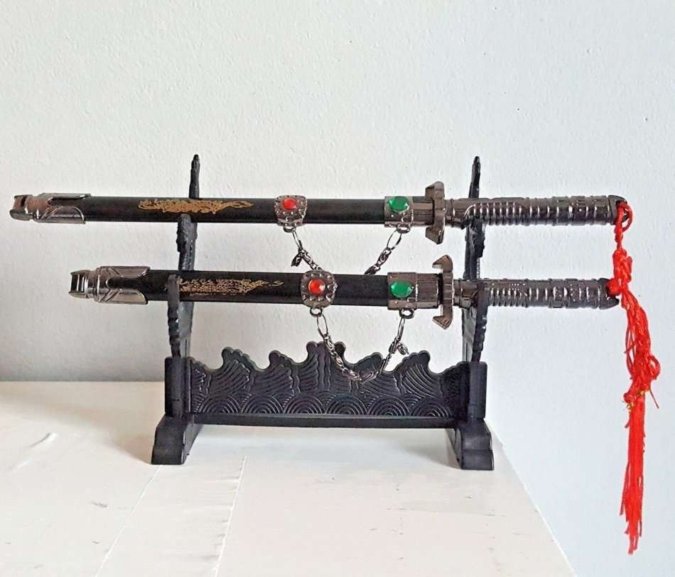 Classic Mini Sacred Chinese SAMURAI NINJA Steel Metal Sword Set with Stand - Black