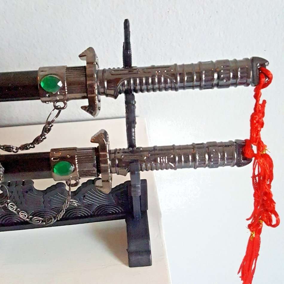 Classic Mini Sacred Chinese SAMURAI NINJA Steel Metal Sword Set with Stand - Black