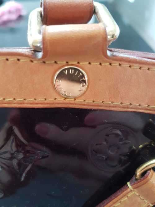 LOUIS VUITTON Vernis Brea MM Amarante Handbag