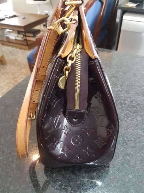 LOUIS VUITTON Vernis Brea MM Amarante Handbag