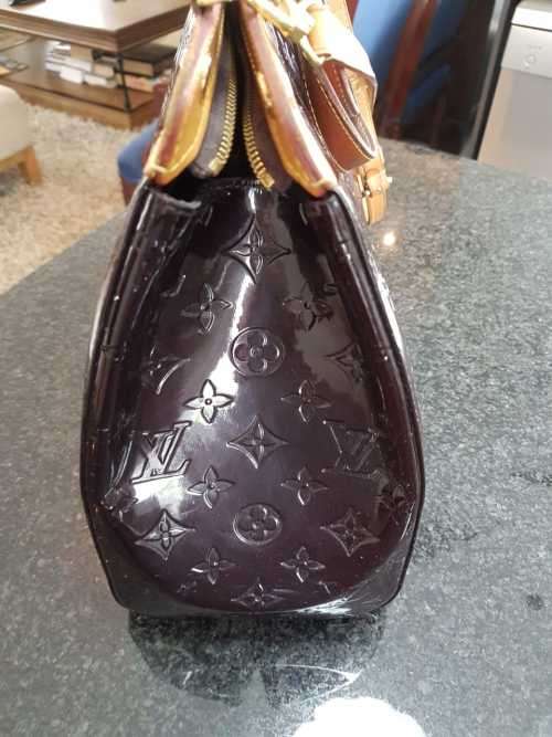 LOUIS VUITTON Vernis Brea MM Amarante Handbag