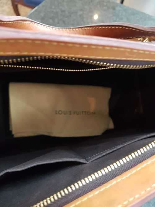 LOUIS VUITTON Vernis Brea MM Amarante Handbag