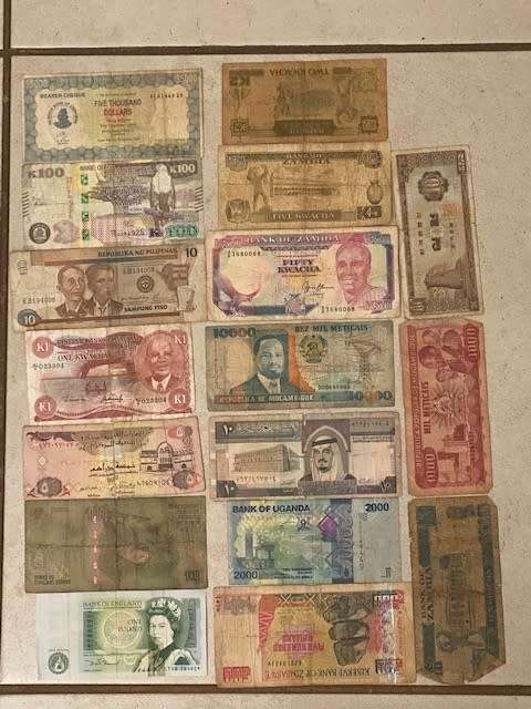World Mix Lot - 17 Bank Notes  Please view images. Circulated condition