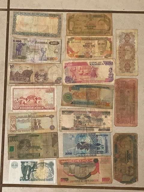 World Mix Lot - 17 Bank Notes  Please view images. Circulated condition