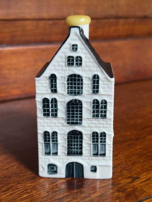KLM House 37