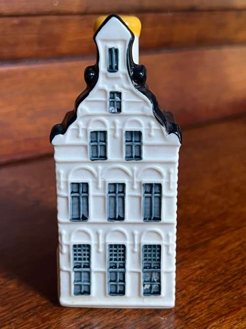 KLM House 25