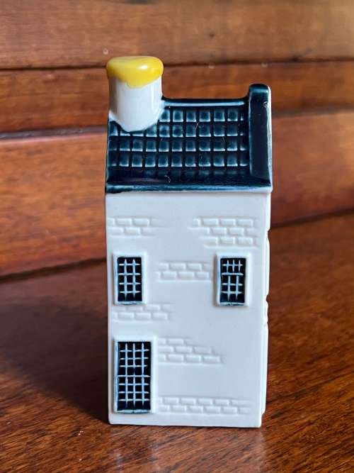 KLM House 8
