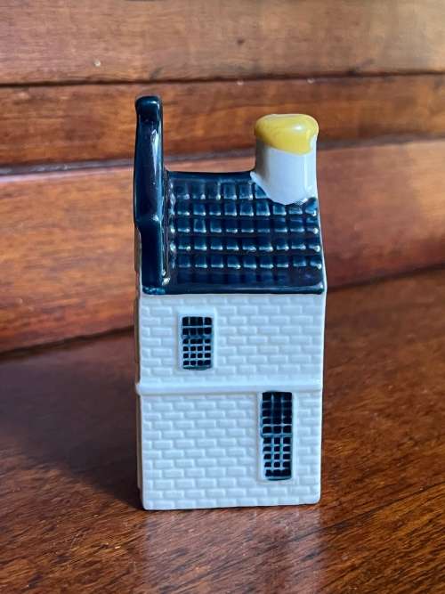 KLM House 11