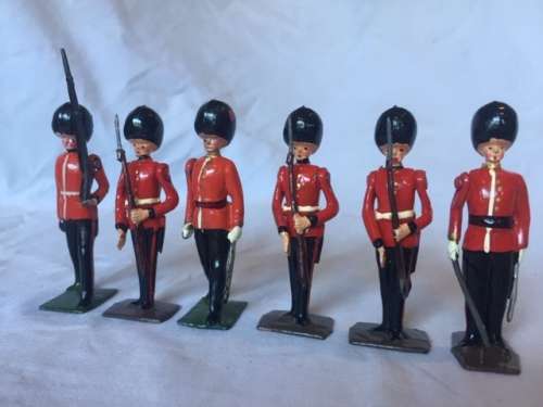 The Sovereign`s Standard with Trumpeter and Escort vintage lead soldiers