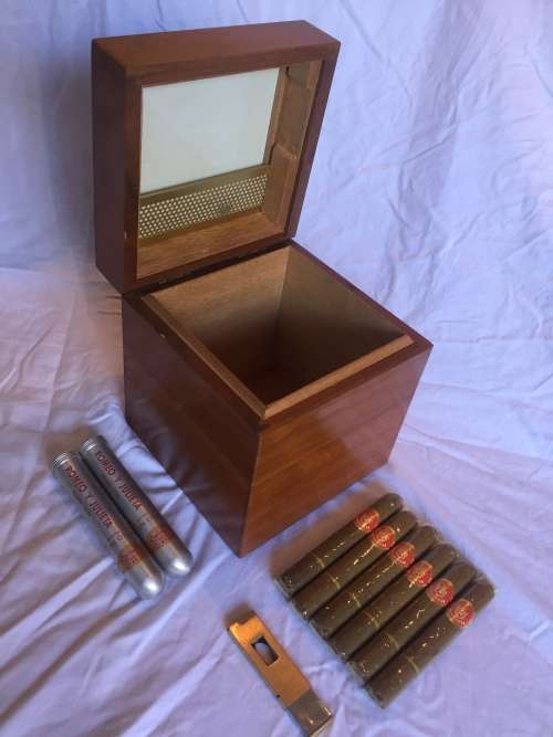 Vintage Walnut cigar humidor