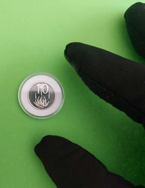 L@@K !  1 X 1977 PROOF!!! 10CENT COIN Available (Capsuled) Near Mint Condition