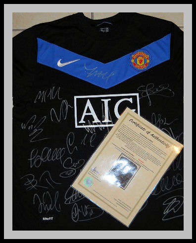 MANCHESTER UNITED 2009/2010 SQUAD SIGNED AWAY JERSEYS WITH COA