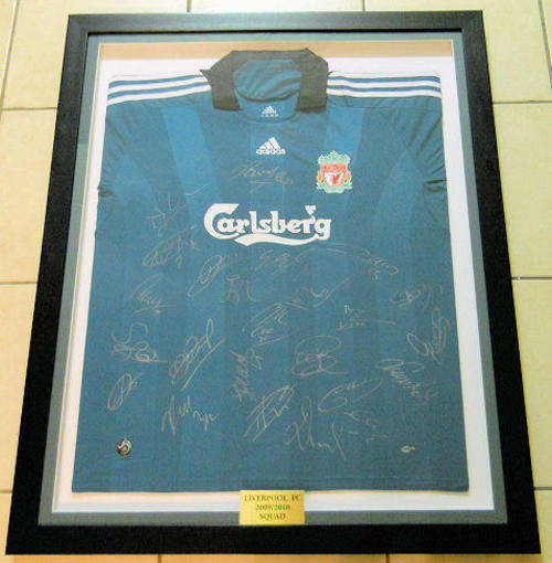 RARE LIVERPOOL KEEPERS JERSEY FULL SQUAD SIGNED 2009/2010 FRAMED WITH COA