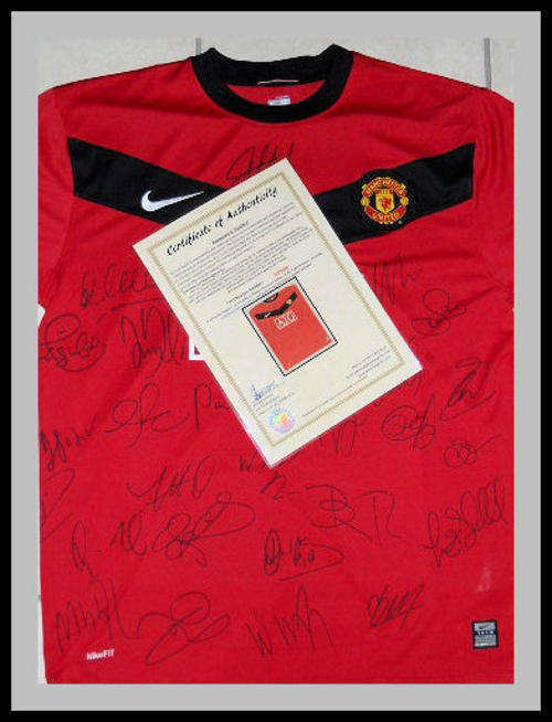 MANCHESTER UNITED 2009/2010 SQUAD SIGNED SHIRT WITH COA