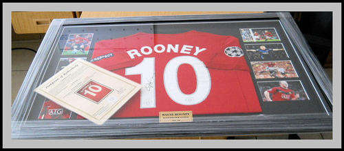 FRAMED WAYNE ROONEY SIGNED MANCHESTER UNITED SHIRT WITH COA