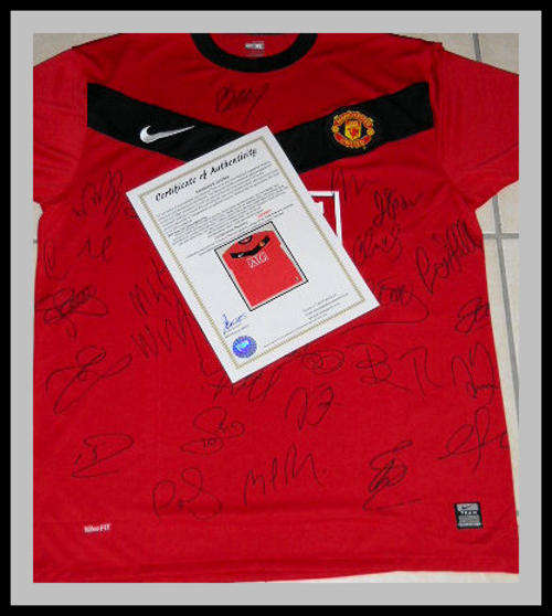 MANCHESTER UNITED 2009/2010 SQUAD SIGNED SHIRT WITH COA