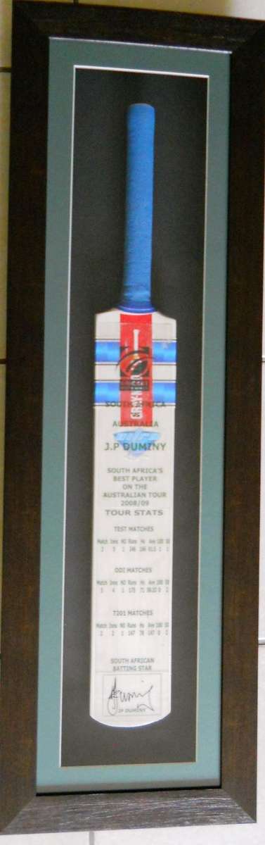 JP DUMINY SIGNED & FRAMED CRICKET BAT WITH CERTIFICATE OF AUTHENTICITY