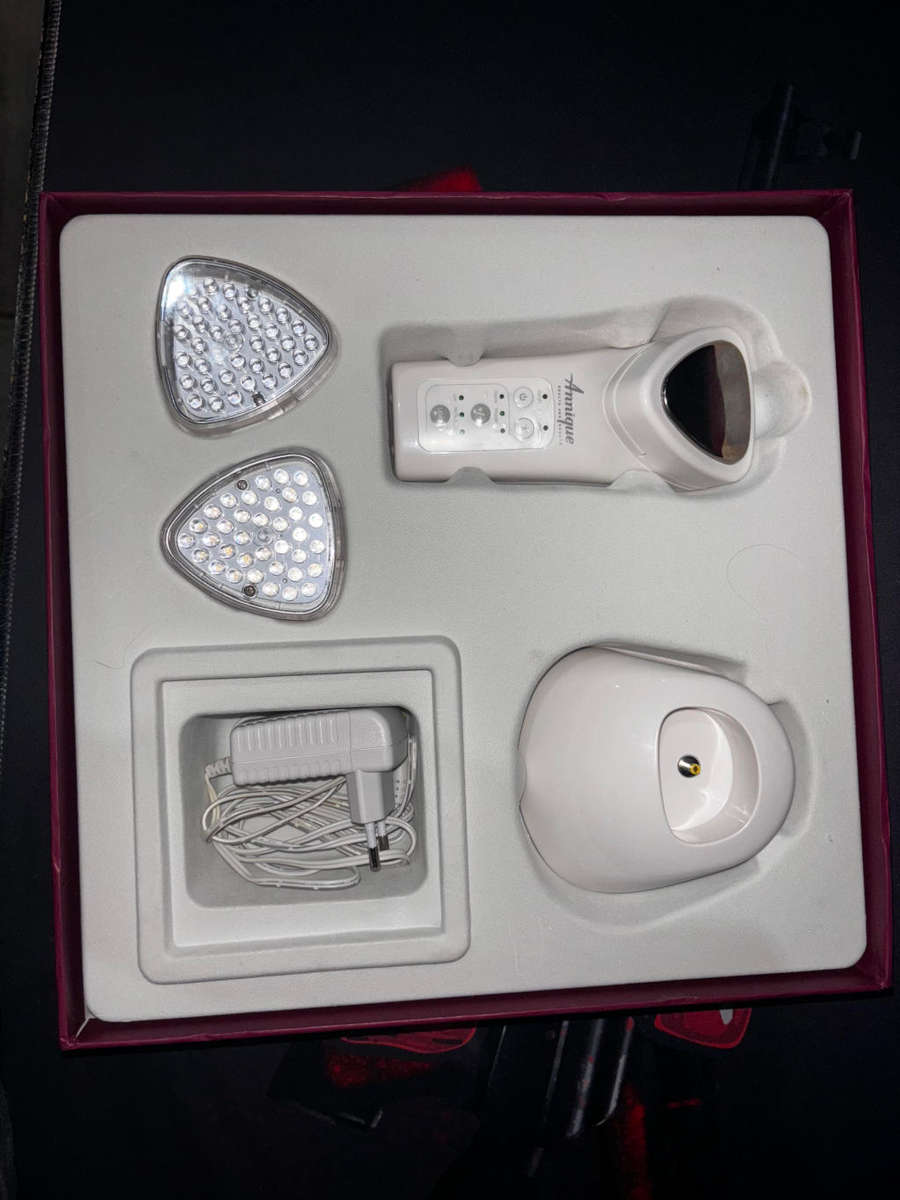 Annique DermaLift II device with 1 free Annique FOREVER YOUNG RetiniQ