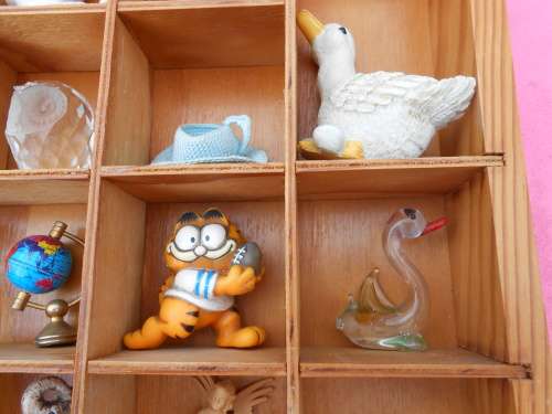 Printer`s tray 530mm x 350mm c/w ornaments.