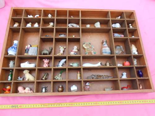 Printer`s tray 650mm x 450mm c/w ornaments.