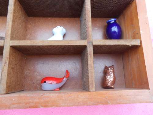 Printer`s tray 650mm x 450mm c/w ornaments.