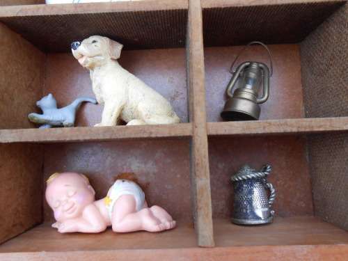 Printer`s tray 650mm x 450mm c/w ornaments.