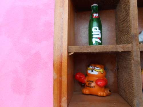 Printer`s tray 650mm x 450mm c/w ornaments.