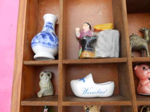 Printer`s tray 650mm x 450mm c/w ornaments.