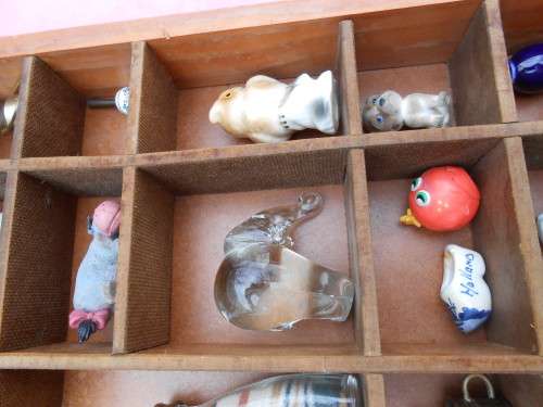 Printer`s tray 650mm x 450mm c/w ornaments.