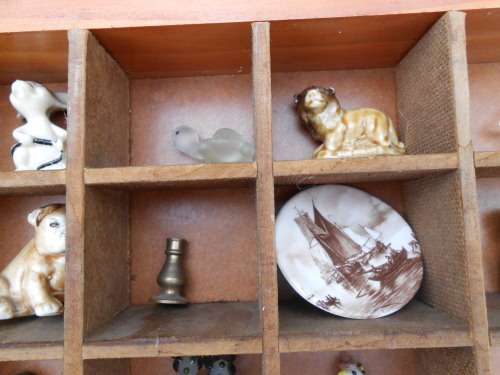 Printer`s tray 650mm x 450mm c/w ornaments.