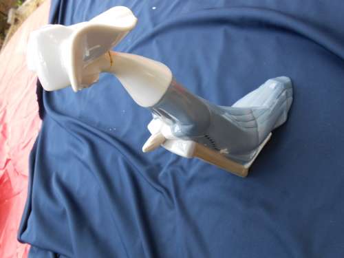 REPAIRED.  As-found.  Lladro with her head glued back on.  Sorry.