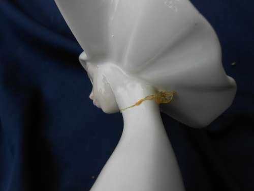 REPAIRED.  As-found.  Lladro with her head glued back on.  Sorry.