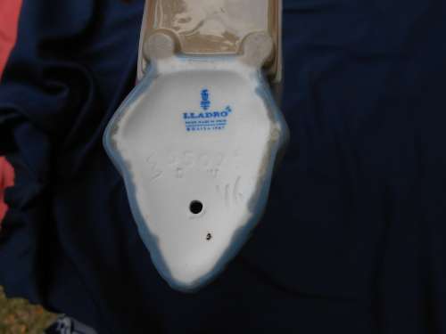 REPAIRED.  As-found.  Lladro with her head glued back on.  Sorry.