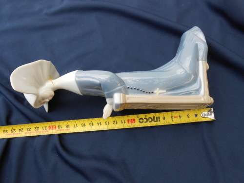 REPAIRED.  As-found.  Lladro with her head glued back on.  Sorry.